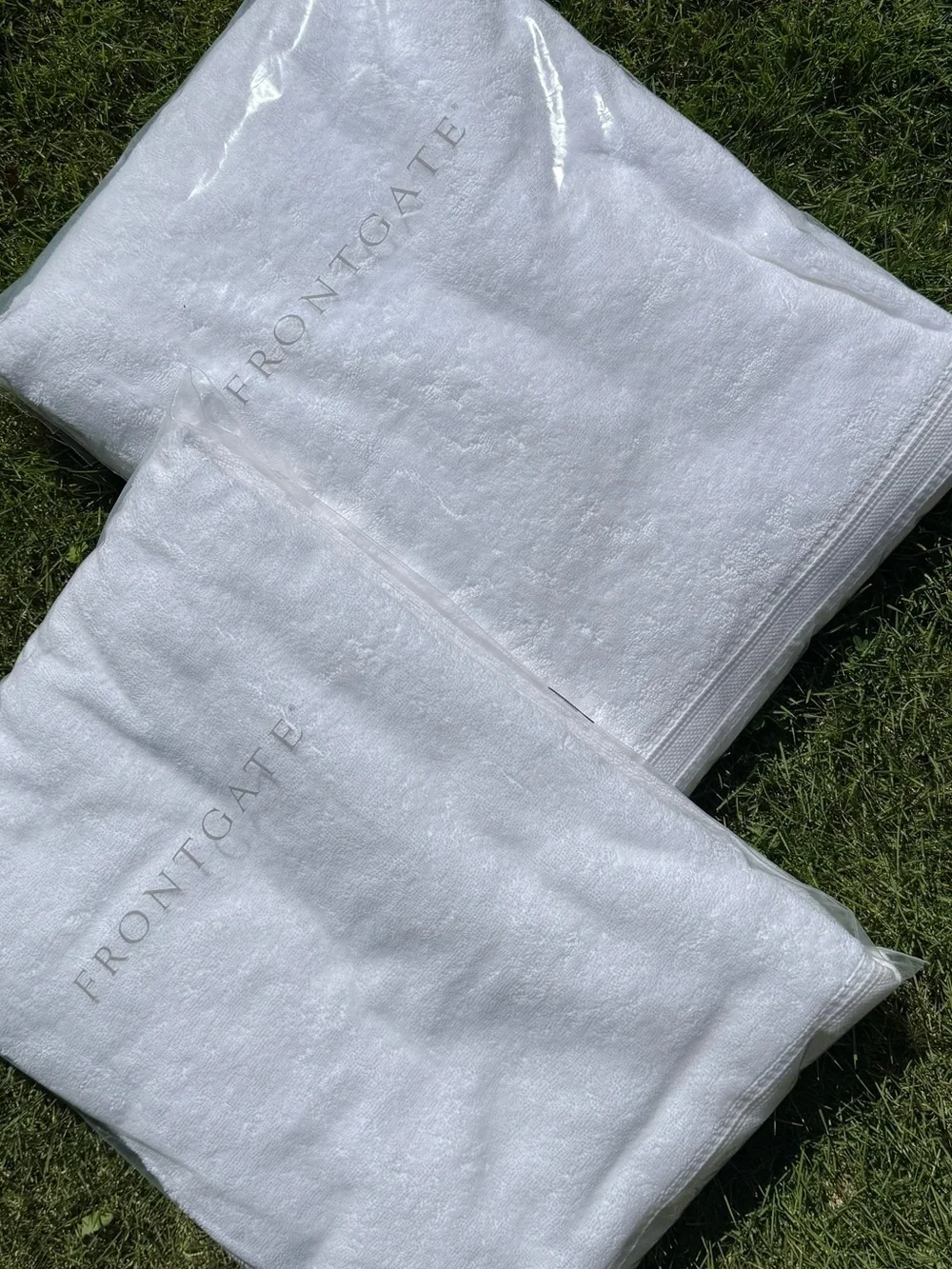 Frontgate Resort Solid Beach Towel Set - 40 x 72 - NWT